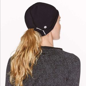 Lululemon Run It Out Toque in Black